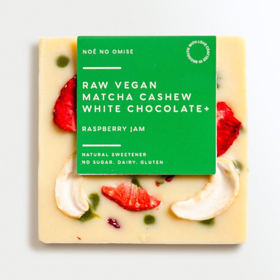 NOÉ NO OMISE Matcha Cashew white chocolate bar with strawberries and cashews
